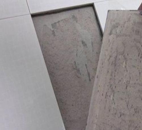 九寨沟瓷砖空鼓维修公司分享瓷砖铺贴时如果打浆（即涂抹在瓷砖背面和基层上的砂浆或瓷砖胶）过少，会带来以下问题