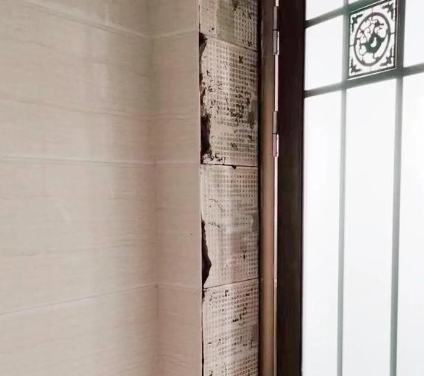 九寨沟瓷砖空鼓免砸砖维修公司分享吸水砖泡水时间不够或过长都会对瓷砖铺贴效果产生影响